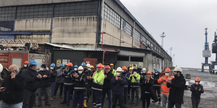 Hopa Liman işçileri iş bıraktı