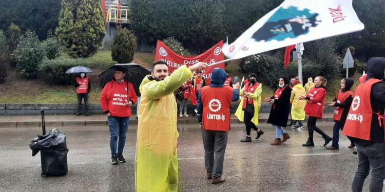 Farplas işçileri 17 gündür direniyor: DİSK eylemi ziyaret etti