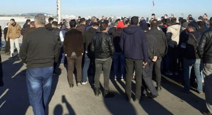 Kamyon ve tır şoförleri de kontak kapattı