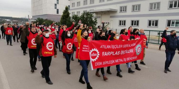 Farplas işçileri fabrika önünde: Asla teslim olmayacağız