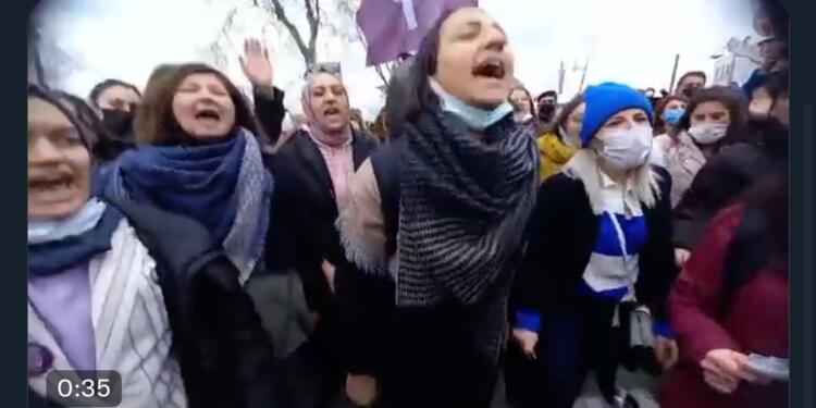 Kadınlar’dan tencere-tavalı zam protestosu