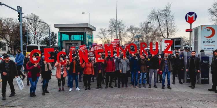 Geçinemeyenler Kadıköy’de forumda buluşuyor!