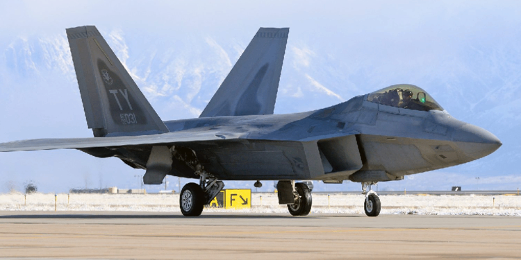 ABD’den BAE’ye F-22 savaş uçakları