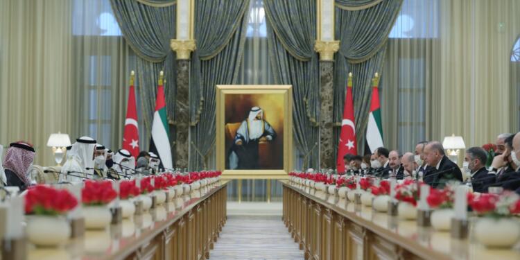 Erdoğan 9 yıl aradan sonra Birleşik Arap Emirlikleri’nde: Savunma dahil 13 anlaşma imzalandı