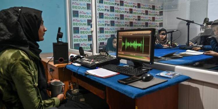 Afganistan: Taliban, radyo ve TV’lerde kadın sesini yasakladı