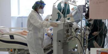 Koronavirüs: En az 268 kişi hayatını kaybetti, 86 bin 600 yeni vaka