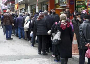 Bir ekmeğe muhtaç ettiler