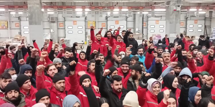 Migros depo direnişine TOMA’lar ve Akrepler getirip saldırdılar: Gözaltılar oldu