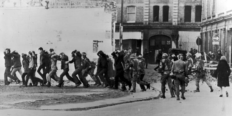 İngiliz polisinin paramiliterlerle işbirliği raporda