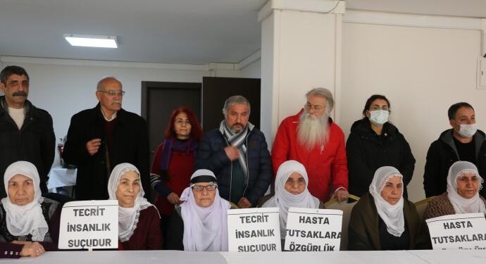 Fehime Poyraz Adalet Nöbeti’nde: Cezaevinden cenazeler çıksın istemiyoruz