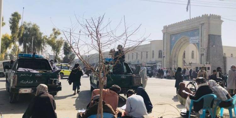 Afganistan: Kandaharlılar katledilen kadınlar için valilik önünde eylem yaptı