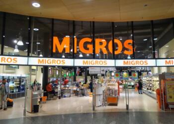 Migros, çöpteki çürük sebzeleri alan işçiyi hırsızlık suçlamasıyla işten attı