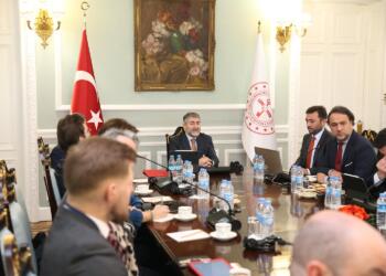 Kılıçdaroğlu: Londra’daki tefecilere para dilenmeye gitti