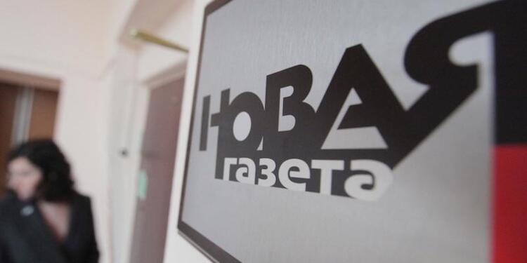 İki gazete Rusya’da medya gözetleme kurumuna açıkça meydan okuyor