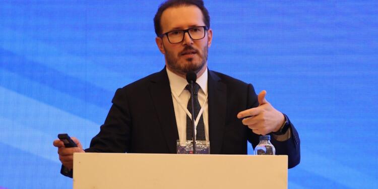 Çift maaş değil, haberler ‘saygınlığı zedeliyormuş’