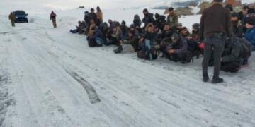 Van’da 2 minibüsten 107 mülteci çıktı