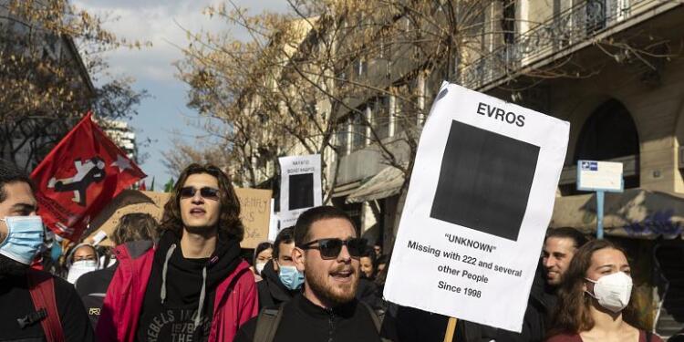 Atina’da  göçmenlere yönelik baskı protesto edildi