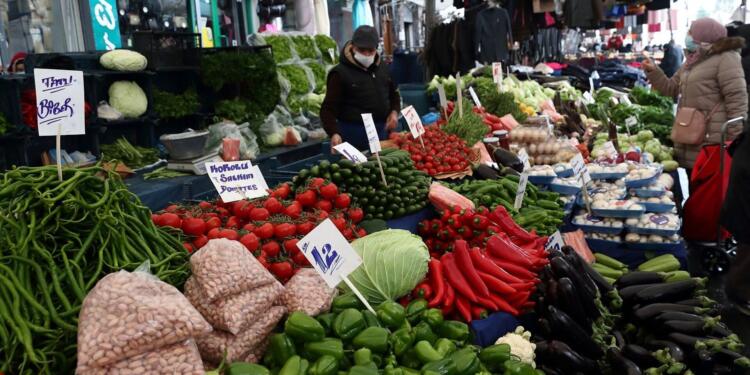 Türkiye’de açlık sınırı asgari ücretin 675 lira üstünde