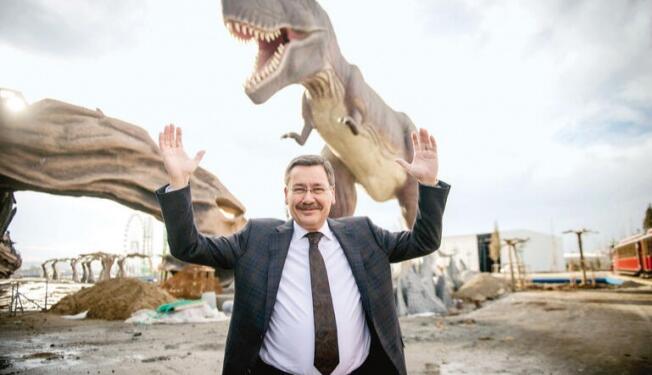Gökçek dinozorlara milyon dolarlar harcamış