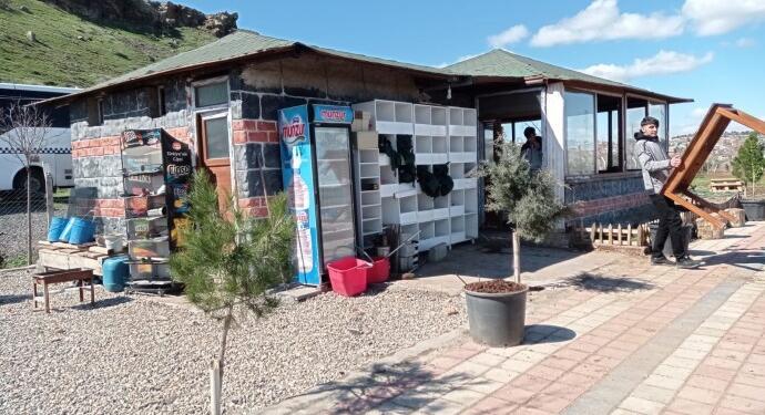 ‘Bahçeli Hatıra Ormanı’ için çay bahçesi yıkılıyor