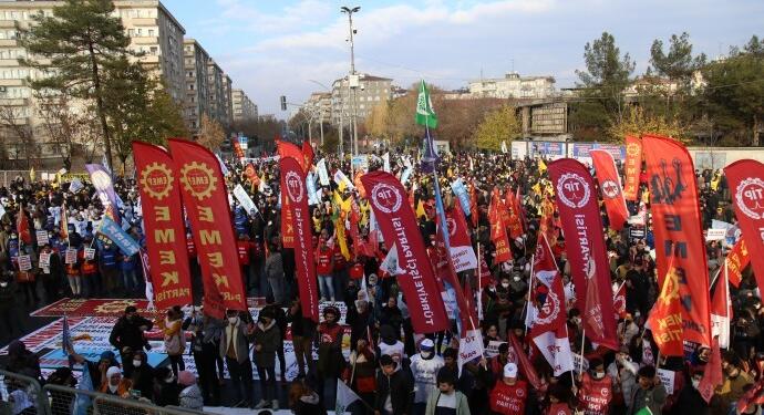 DİSK zamlara karşı alanlara iniyor: Bu böyle gitmez artık