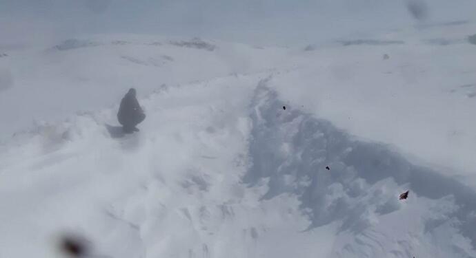 Cenaze 5 gündür toprağa verilmedi: Tekman Belediyesi yolu açmıyor