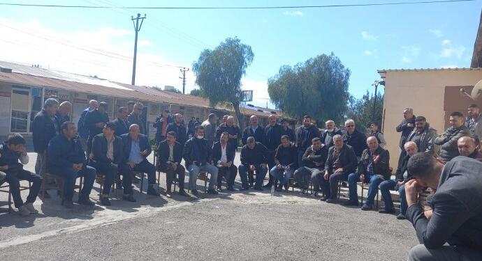 Akaryakıt zammına karşı nakliyeciler iş bıraktı