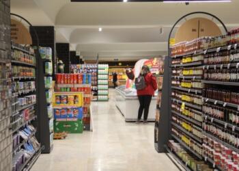 Marketlerde satılmayan ürünler çalışanlara zorla aldırılmak isteniyor