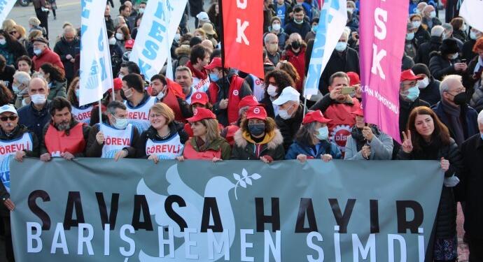 Kadıköy’de savaşa karşı ses yükselttiler: Savaşa hayır, barış hemen şimdi