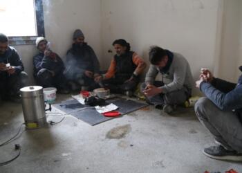 Urfa’da inşaat işçileri isyan ediyor: Yağ bile alamıyoruz