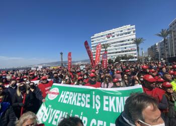 DİSK’ten İzmir’de miting: Bu böyle gitmez