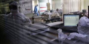 Koronavirüs nedeniyle 77 kişi hayatını kaybetti