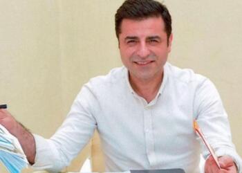 Demirtaş’tan doktorlara: Siz gitmeyin, gitmesi gerekenleri hep birlikte, sandıkta gönderelim