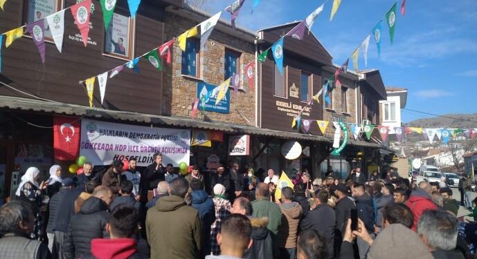 Gökçeada ilçe örgütünü açan Garo Paylan: Her bir kimliğimiz bizim onurumuzdur, diz çökmeyeceğiz