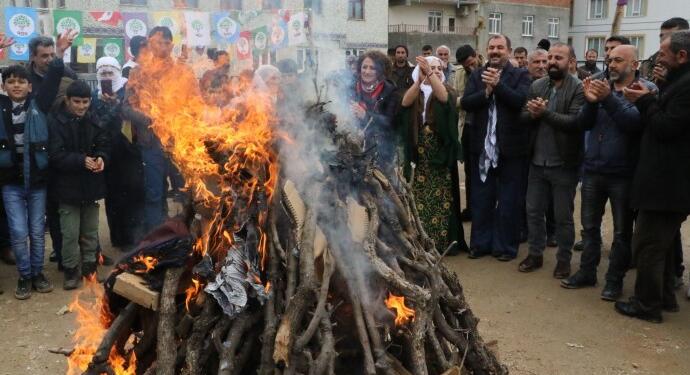 Hazro’da Newroz: Her zaman Dehaklara karşı Kawalar olacağız