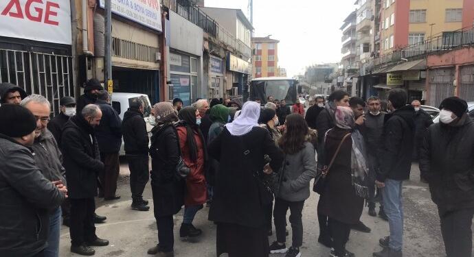 HDP Kartal binasına baskın: Dergi ve fotoğraflara el konuldu