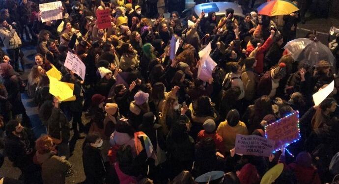 İstanbul’da Feminist Gece Yürüyüşü: İsyanımız bitmeyecek!