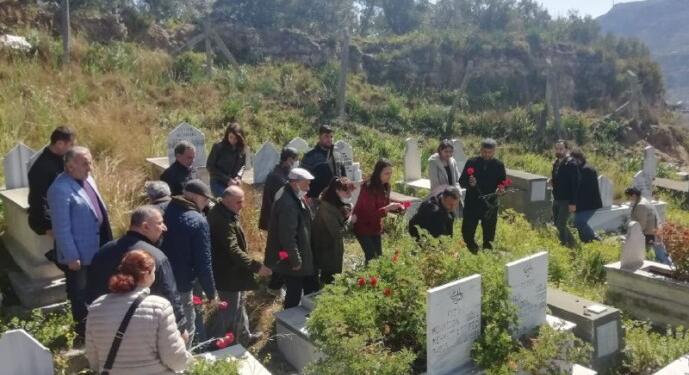 Latifeci, mezarı başında anıldı