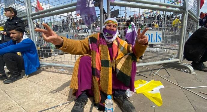 Diyarbakır Newrozu’nda iz bırakan 77 yaşındaki Xaltiya Şanê…