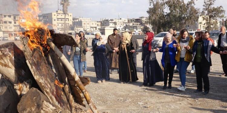 Dünyanın birçok kentinde halklar Newroz için buluştu