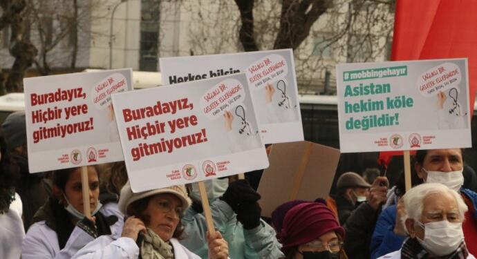 Sağlık emekçilerinden ve sendikalardan Kadıköy’de eylem: Beyaz Buluşma karanlığa karşı olacak