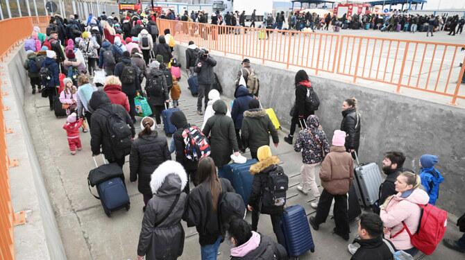 Savaşın 7. günü: Polonya ve Macaristan’a göç arttı