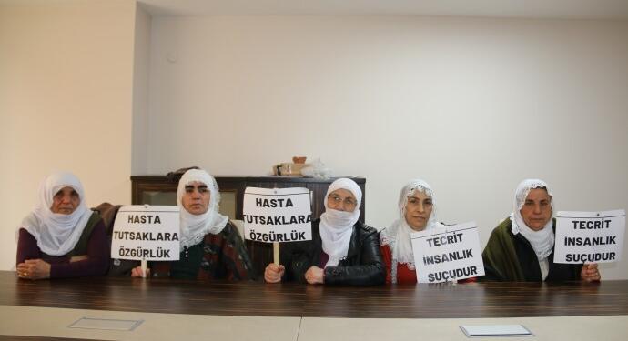 Van ve İzmir’de adalet nöbetleri devam etti