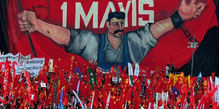 1970’lerin görkemli yürüyüşlerini anlatan sendikacılar: 1 Mayıs’ta direnişi büyütelim