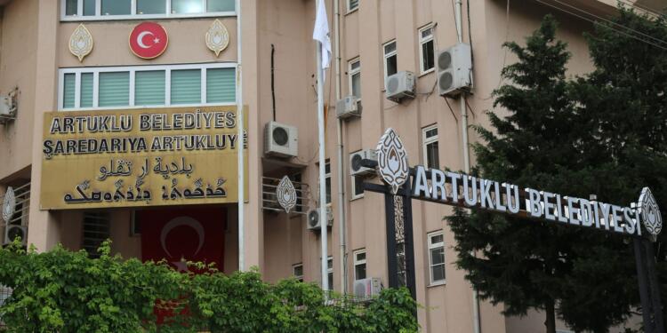 AKP’li belediye lokantacıdan asfalt, elektrikçiden hediyelik eşya almış!