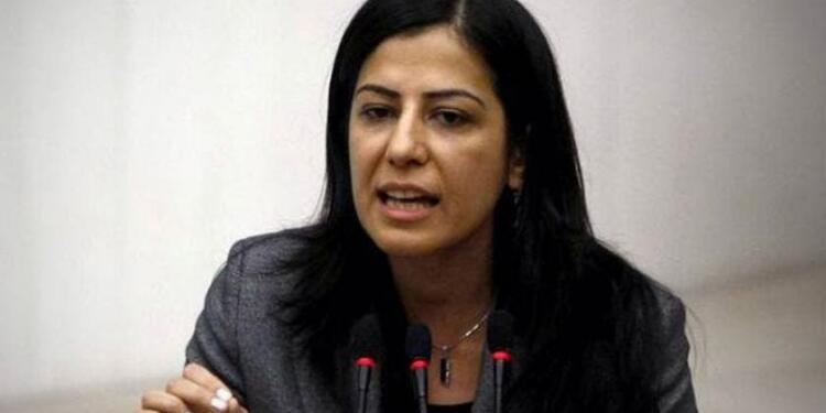 Ayla Akat Ata koronaya yakalandı