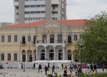 İzmir’de işsiz olduğunu söyleyen bir yurttaş yaşamına son vermek istedi