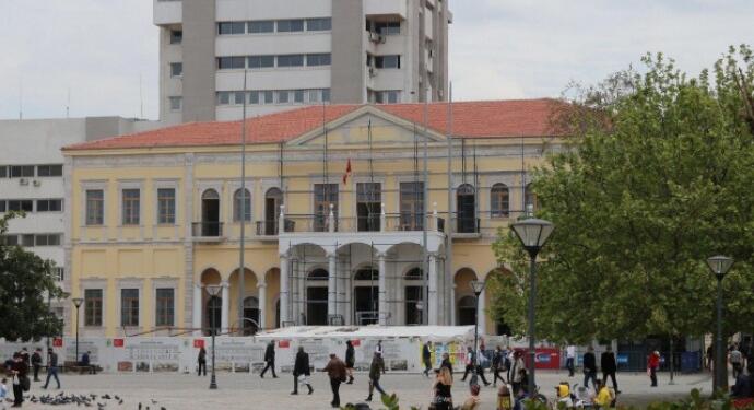 İzmir’de işsiz olduğunu söyleyen bir yurttaş yaşamına son vermek istedi