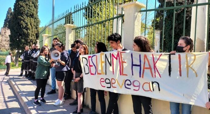 Vagan yemek için mücadele eden öğrencilere 10 liralık menü!