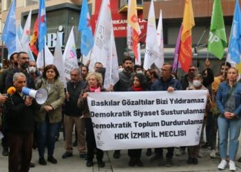 İzmir’de Taksim’de yaşanan gözaltılar protesto edildi